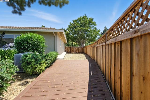 38645 Spetti Ct, Fremont CA: https://media.crmls.org/mediaz/ebf5f36d-2331-4234-9d54-0fb68db1f160.jpg