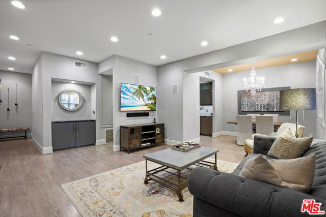 16123 W Sunset Boulevard, Pacific Palisades CA: https://media.crmls.org/mediaz/ebf61fc8-65a7-410f-bd4b-1294cd26f445.jpg