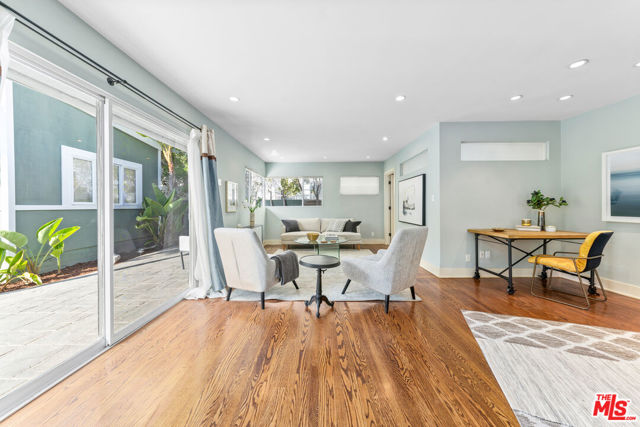 607 Ashland Avenue, Santa Monica CA: https://media.crmls.org/mediaz/ebf67fcd-2493-46a8-b645-e650d6cef715.jpg