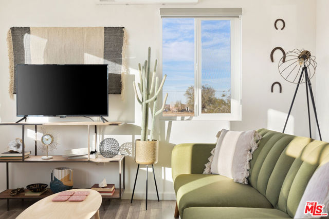 5737 Mojave Ranch Road, Joshua Tree CA: https://media.crmls.org/mediaz/ebf68189-1c7f-42cc-8ad7-2c3484888977.jpg