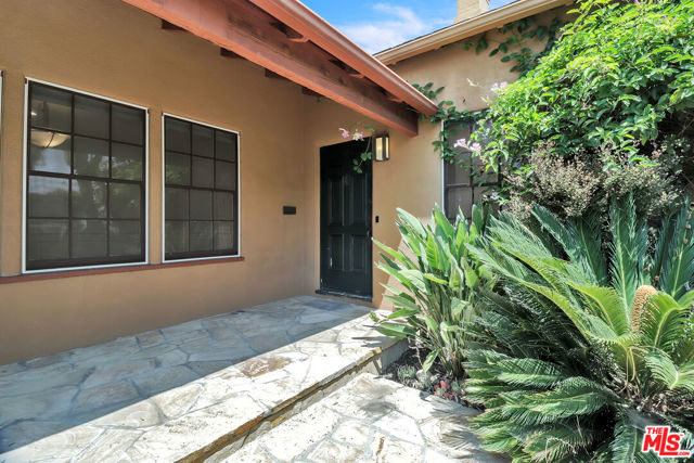 1107 Alfred, Los Angeles CA: https://media.crmls.org/mediaz/ebf71c65-0b60-4aa5-bdb8-4d80c841ec10.jpg