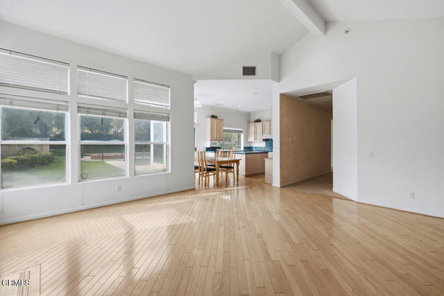 1251 Via Latina Drive, Camarillo CA: https://media.crmls.org/mediaz/ebf72469-7ce3-4a51-b1b6-52f0163d0cc5.jpg