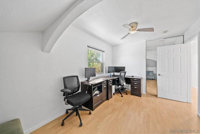 2492 Royal Saint James Dr, El Cajon CA: https://media.crmls.org/mediaz/ebf79a19-984f-4bd7-a3b8-8759807da24b.jpg
