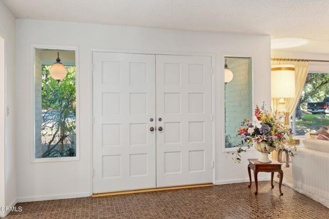 4-web-or-mls-04 - Foyer