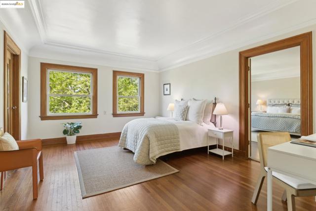 22 Sea View Ave, Piedmont CA: https://media.crmls.org/mediaz/ebf7b4d0-28cb-490e-b648-6290b6817326.jpg