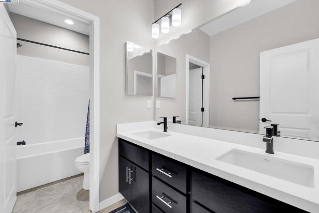 2859 Wylin Blvd, Lathrop CA: https://media.crmls.org/mediaz/ebf7ff75-238a-4a03-8cce-a91a32481f93.jpg