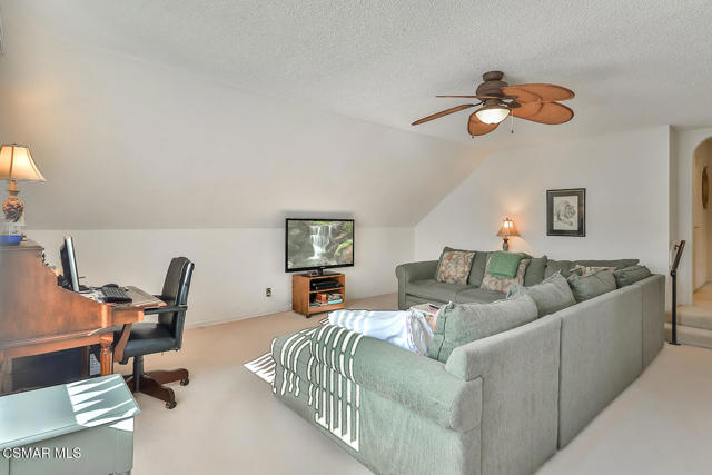 5260 Edgeware Drive, Calabasas CA: https://media.crmls.org/mediaz/ebf81de0-afb1-41d7-8b02-9275e44b0c95.jpg