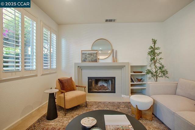 1409 Dumaine St, Concord CA: https://media.crmls.org/mediaz/ebf8300f-513d-4f05-a111-26d887bf3ac6.jpg