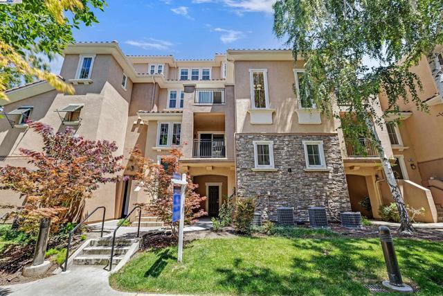 3391 Monaghan St, Dublin CA: https://media.crmls.org/mediaz/ebf8beff-5b51-4ed0-a842-f4b87585d299.jpg