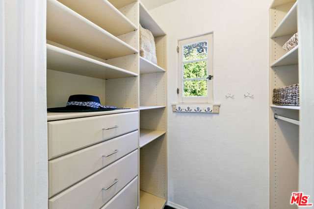 Closet in 2nd Bedroom