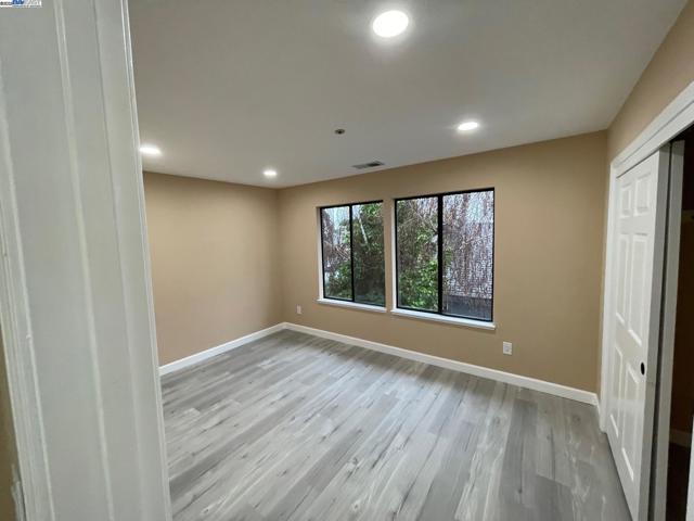 706 Widgeon St, Foster City CA: https://media.crmls.org/mediaz/ebf8ed4a-d4dc-4356-9cdc-6994d7ed2126.jpg