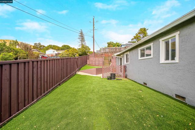 2951 Estates Ave, Pinole CA: https://media.crmls.org/mediaz/ebf922e0-6ce5-43be-a58a-f9789a7e24fb.jpg