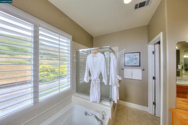 2927 Carlingford Ln, Vallejo CA: https://media.crmls.org/mediaz/ebf9404f-d47f-4f40-8598-3c444309146e.jpg