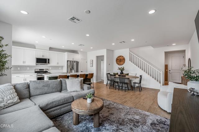 Detail Gallery Image 3 of 34 For 246 San Miguel Island Dr, Camarillo,  CA 93012 - 4 Beds | 2/1 Baths