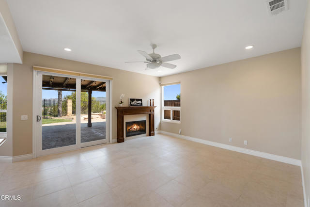 1347 La Culebra Circle, Camarillo CA: https://media.crmls.org/mediaz/ebf993b7-0c64-4a35-b9a5-83362d2d0650.jpg