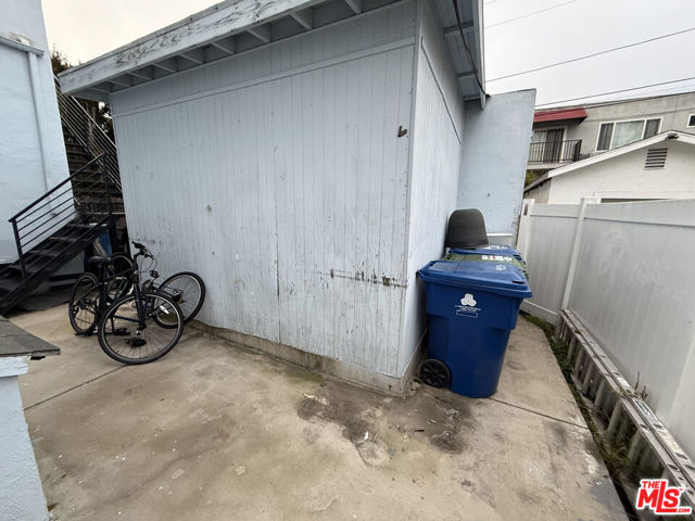 6640 Leland Way, Los Angeles CA: https://media.crmls.org/mediaz/ebfa460b-cc63-4888-b8d9-f470d7ec1d5b.jpg