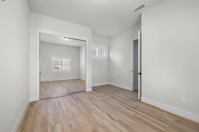1060 swan river ct, Vacaville CA: https://media.crmls.org/mediaz/ebfa521b-7178-4d3f-98c2-28b72cc5a19f.jpg