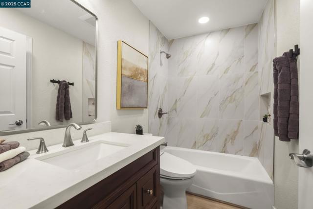 4701 Terra Granada Dr, Walnut Creek CA: https://media.crmls.org/mediaz/ebfa9b9a-7a5b-47c6-a3b3-94d6262260aa.jpg