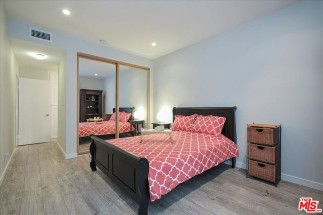 8675 Falmouth Avenue, Playa del Rey CA: https://media.crmls.org/mediaz/ebfab094-0132-48d2-adef-539fa168a016.jpg