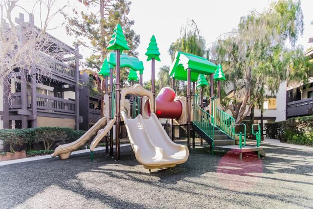 8650 Gulana Avenue, Playa del Rey CA: https://media.crmls.org/mediaz/ebfad103-70ee-4e7e-813a-bde3eb3c01ef.jpg