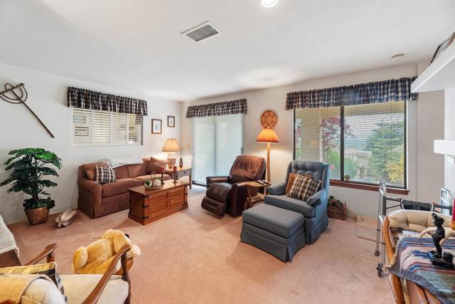 12982 Polvera Ct, San Diego CA: https://media.crmls.org/mediaz/ebfadd71-f942-4794-bacc-7ce24487f6d9.jpg