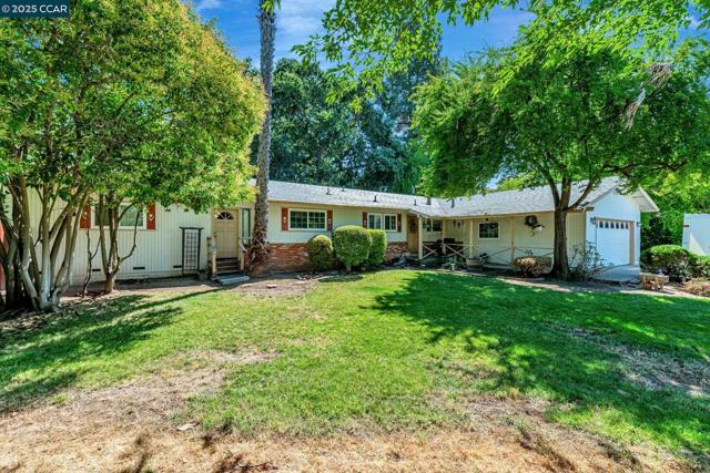 1971 Emerald St, Concord CA: https://media.crmls.org/mediaz/ebfc5afe-1204-4956-bc6c-733882a3af79.jpg