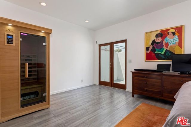 2336 28th Street, Santa Monica CA: https://media.crmls.org/mediaz/ebfc692c-7a81-446e-b92d-e9470222e7e1.jpg