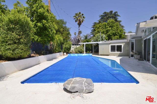 9342 Debra Avenue, North Hills CA: https://media.crmls.org/mediaz/ebfc7db5-5989-42ad-9178-48ebe1a8f8a7.jpg