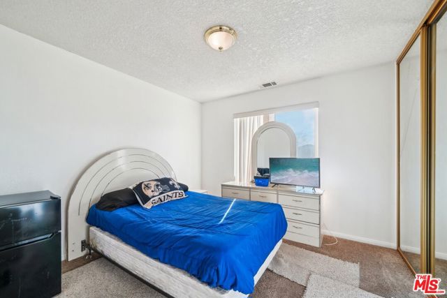 16185 Viho Road, Apple Valley CA: https://media.crmls.org/mediaz/ebfc8444-edda-421d-956b-42c08d4ea4a4.jpg