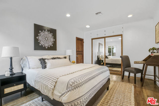 2926 Urban Avenue, Santa Monica CA: https://media.crmls.org/mediaz/ebfd186c-d3d2-4a59-b3b5-dcb8f03df19e.jpg