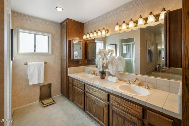 Detail Gallery Image 37 of 52 For 1400 Valley View Rd #1,  Glendale,  CA 91202 - 4 Beds | 3/1 Baths