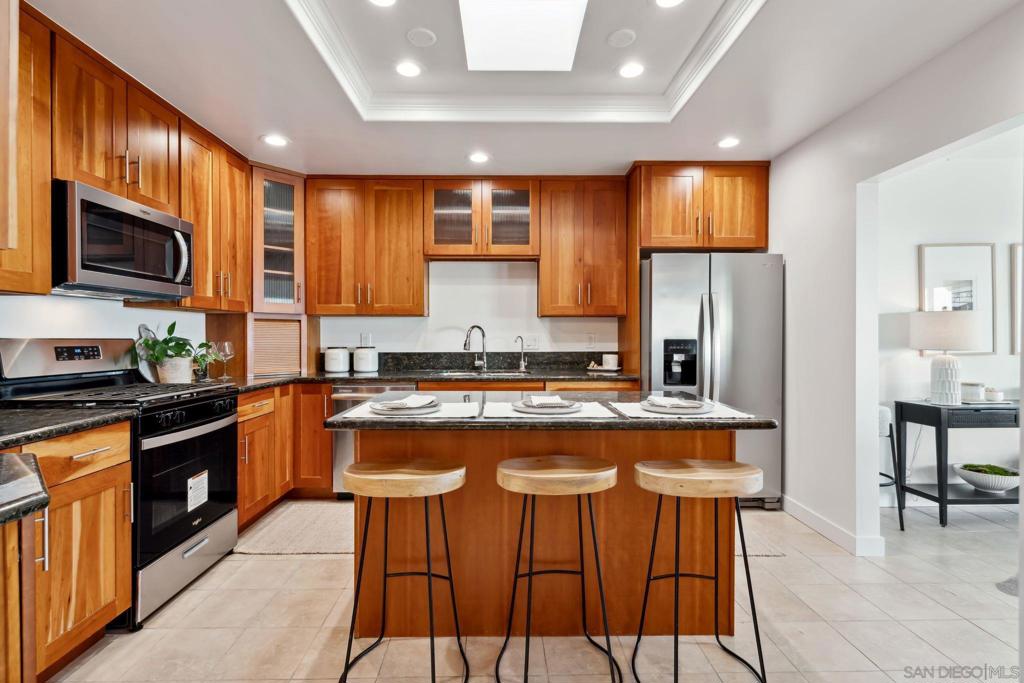 MLS #250031602SD img 12