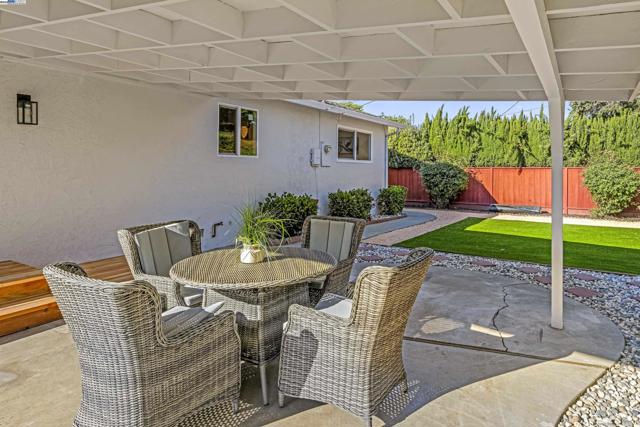 4564 Piper St, Fremont CA: https://media.crmls.org/mediaz/ebfedcdd-7966-4d78-90db-615562432263.jpg