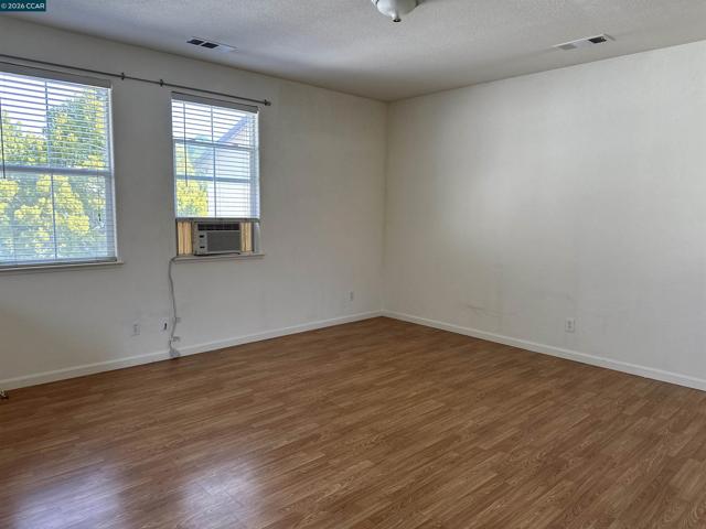 Image 25 of 29 For 518 Silver Maple Dr