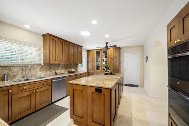 73580 Agave Lane, Palm Desert CA: https://media.crmls.org/mediaz/ebffe62b-f143-452d-817a-6e9c5cfcd707.jpg