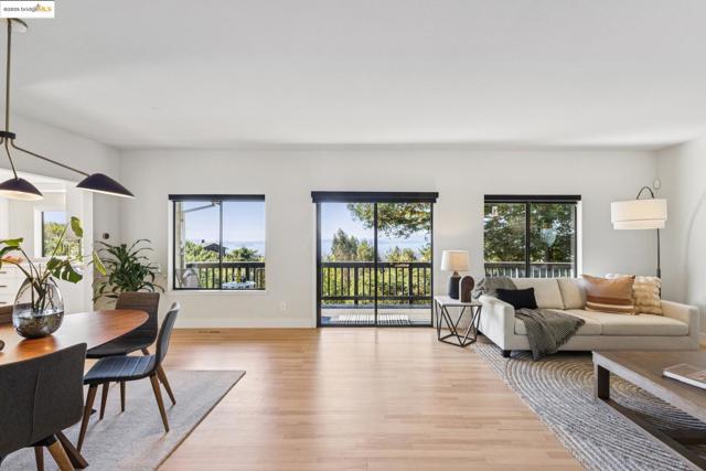 17032 Broadway Ter, Oakland CA: https://media.crmls.org/mediaz/ebfffc6d-ccef-4a29-815d-8940b7d0fdc7.jpg