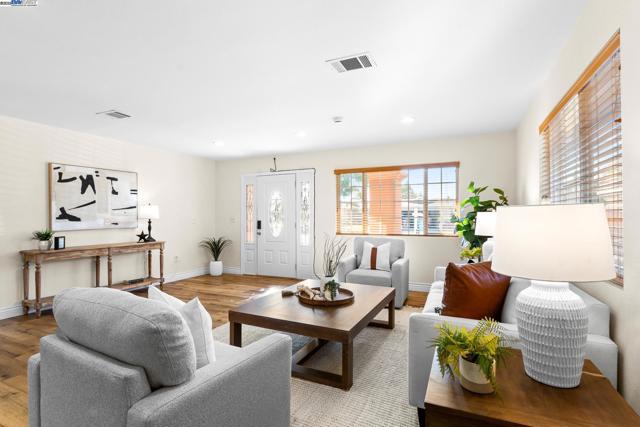 6176 Thomas Ave, Newark CA: https://media.crmls.org/mediaz/ec001e95-4e04-4b83-86cf-87cd0395a96b.jpg