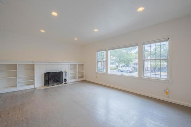 4211 Martin Luther King Jr Way, Oakland CA: https://media.crmls.org/mediaz/ec0074a5-e397-434c-9963-f1965ae4e51f.jpg