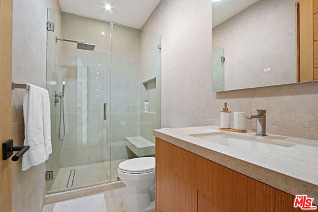 9451 Sunset Boulevard, Beverly Hills CA: https://media.crmls.org/mediaz/ec0088a7-dfef-4347-86ec-1189a154c509.jpg