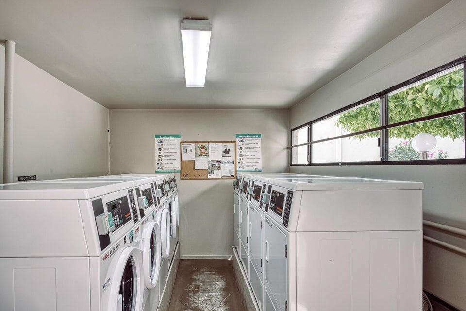 https://media.crmls.org/mediaz/ec011241-02b8-45b0-bdea-d6a8791ac3ea.jpg?preset=X-Large