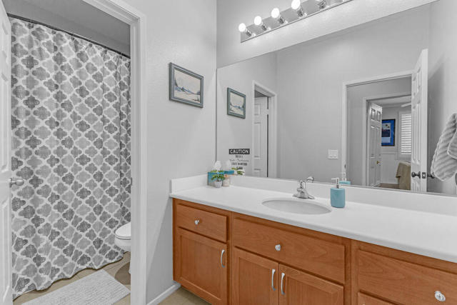 83881 Festivo Court, Indio CA: https://media.crmls.org/mediaz/ec01442d-3b30-475f-bae4-c2ac13845aec.jpg