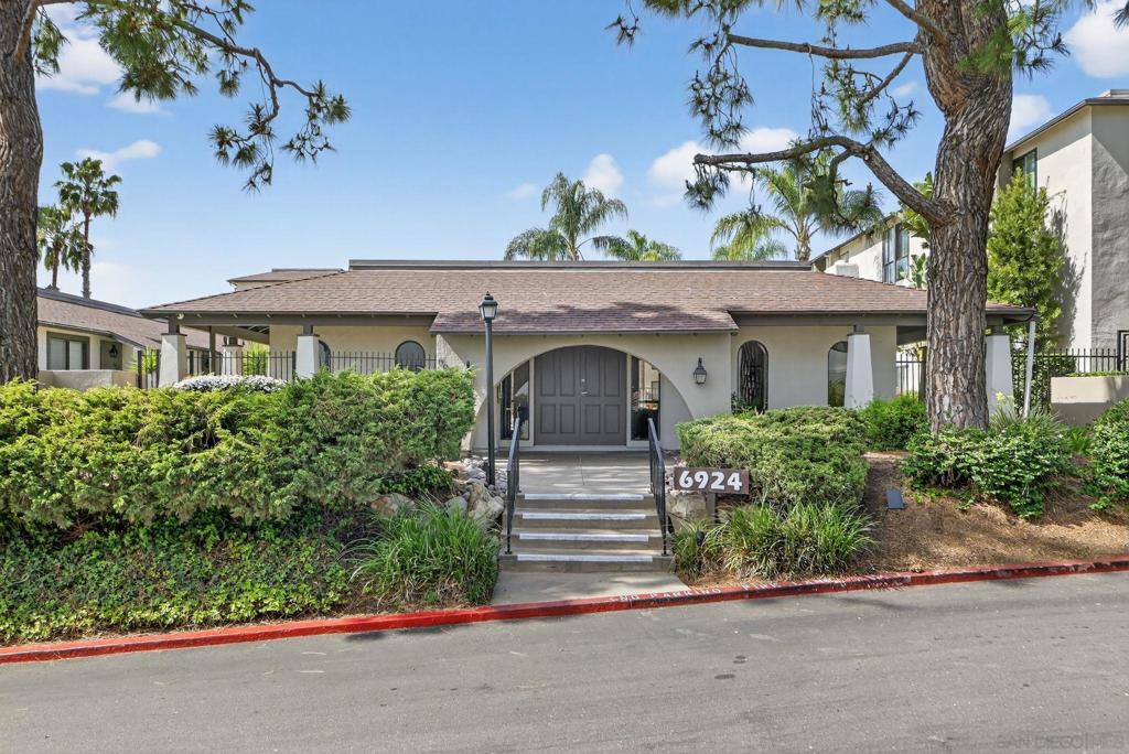 6924 Hyde Park Dr #319