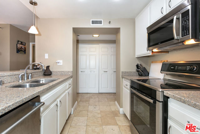 600 W 9th Street, Los Angeles CA: https://media.crmls.org/mediaz/ec0176a7-2009-4ddb-b632-ee1725e272e7.jpg