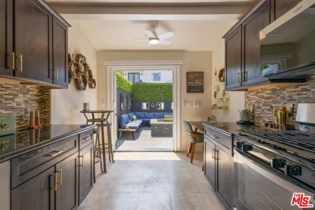 725 N Harvard Boulevard, Los Angeles CA: https://media.crmls.org/mediaz/ec018d3b-f42f-4109-8c4b-c242b8400b89.jpg