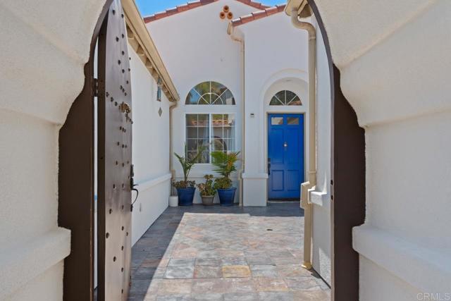 Detail Gallery Image 4 of 75 For 2327 Falkirk Row, La Jolla,  CA 92037 - 3 Beds | 3/1 Baths