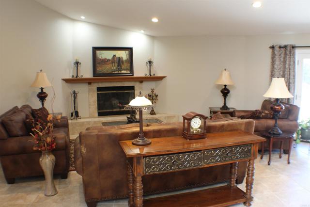 Detail Gallery Image 4 of 20 For 33140 Lilac Rd, Valley Center,  CA 92082 - 3 Beds | 4 Baths