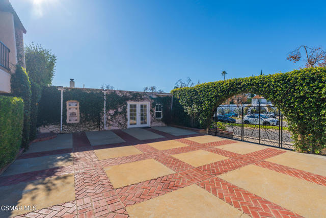 4524 Greengate Court, Westlake Village CA: https://media.crmls.org/mediaz/ec02f8db-73a1-43ac-a7f3-656324ccec4a.jpg
