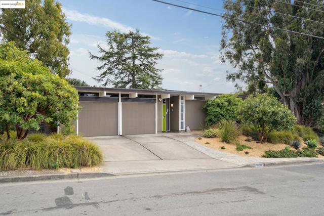 5345 Crown Ct, Castro Valley CA: https://media.crmls.org/mediaz/ec03148e-1864-4826-b365-b3d082517a8a.jpg