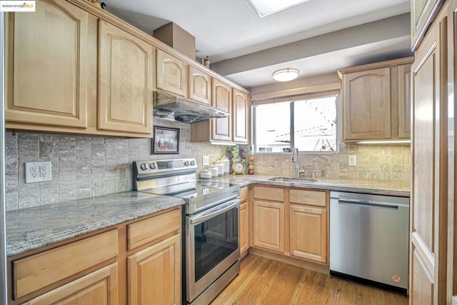 581 Fairway Street, Hayward CA: https://media.crmls.org/mediaz/ec036c61-1c0c-474c-b744-19d66e4796cd.jpg