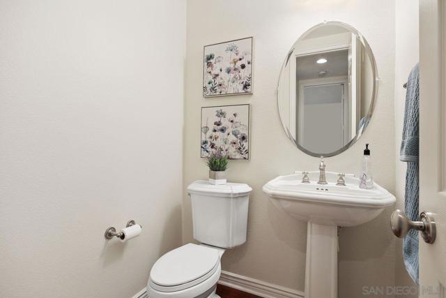 4772 Sunset Heights Ct, San Diego CA: https://media.crmls.org/mediaz/ec03c1c3-8959-4886-af73-04f53acd1902.jpg